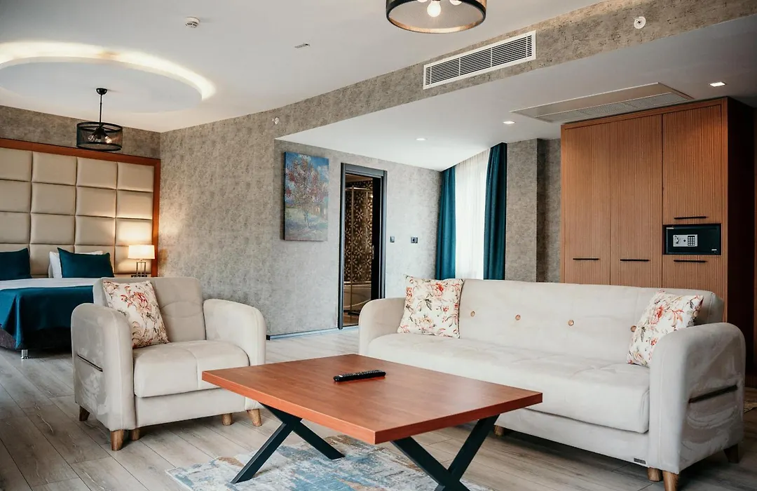 Grand Vaves Hotel-1
