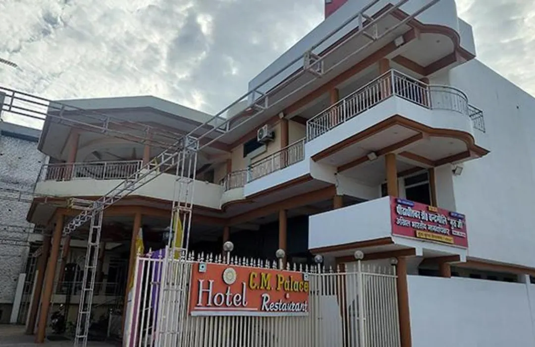 Fabhotel Cm Palace I-1