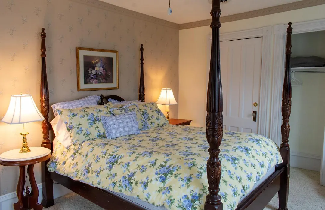 Hudson Manor Bed & Breakfast-1