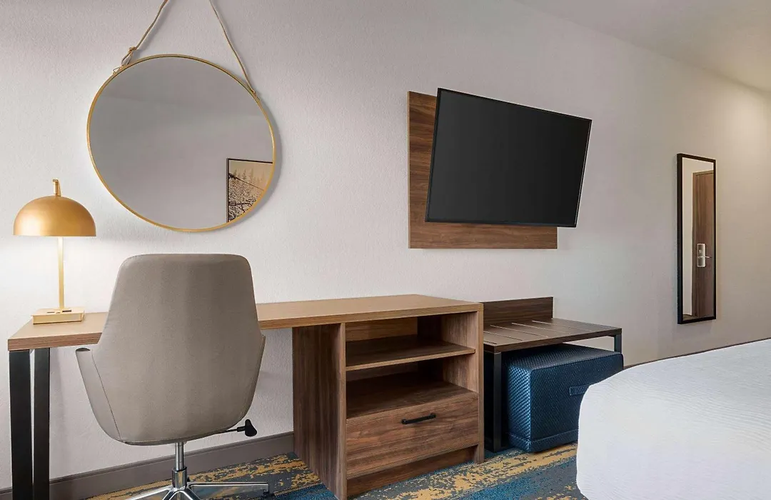La Quinta Inn & Suites By Wyndham Denver Parker-1