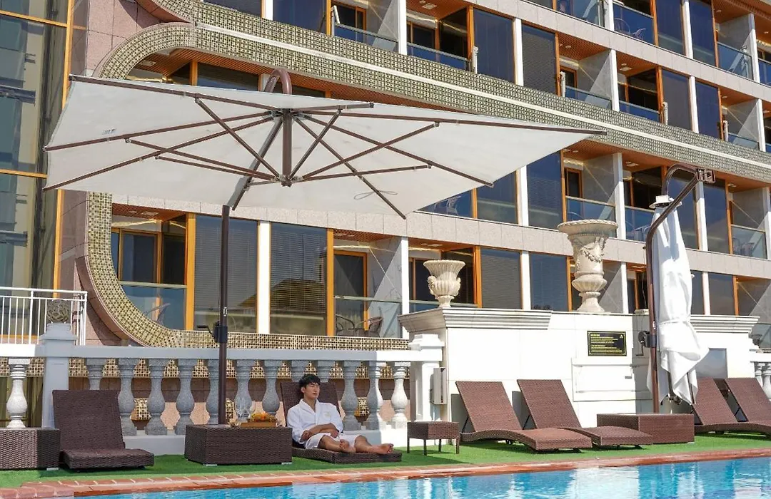Goldone Hotel & Suites-1