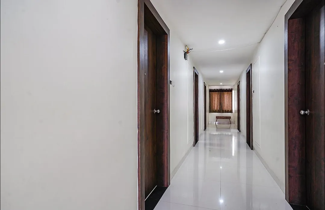 Fabhotel V Grand - Vijayawada Railway Station - 900M-1