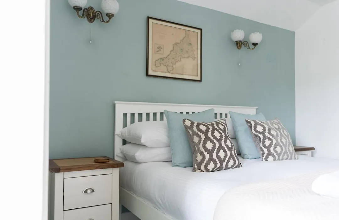 Leven Rye Sourdough Bakery & Rooms-1