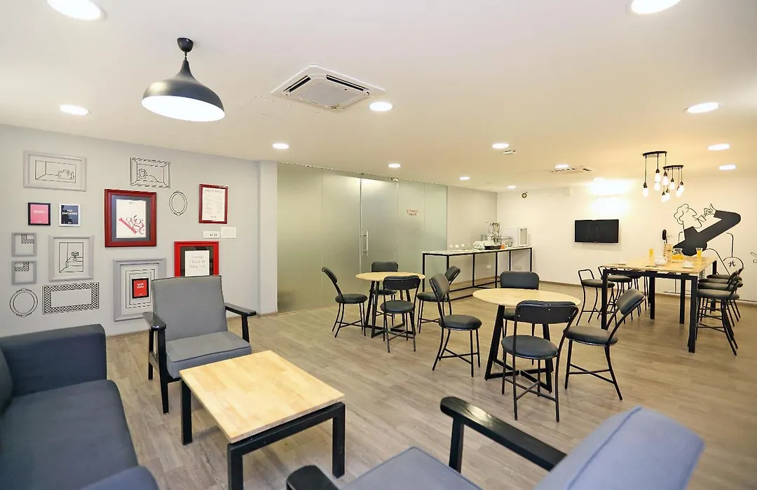 Oyo Townhouse 17 Huda City Center Near Leisure Valley Park-1