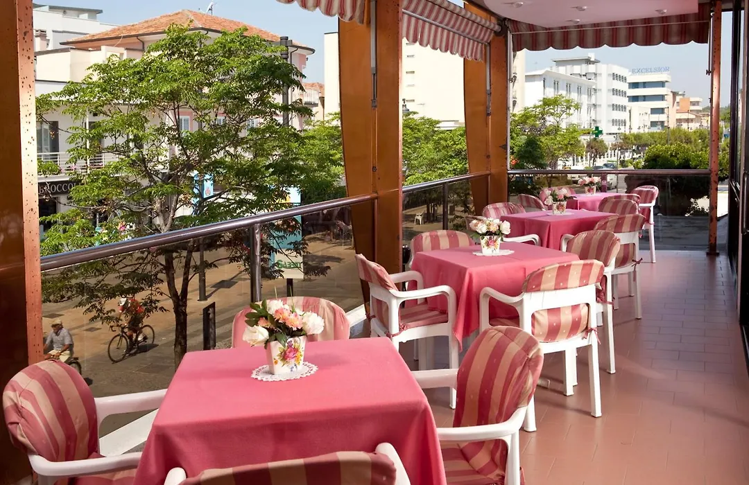 Hotel Royal-Spiaggia-1