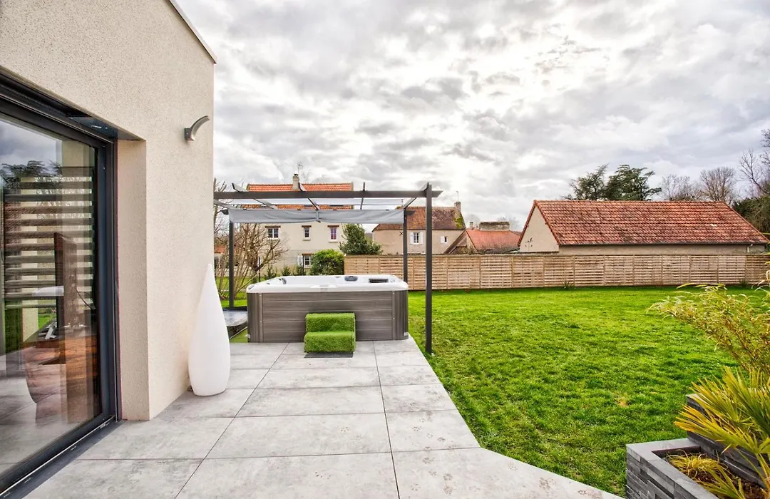 Villa Howard — Jacuzzi, Tranquility & Parking-1