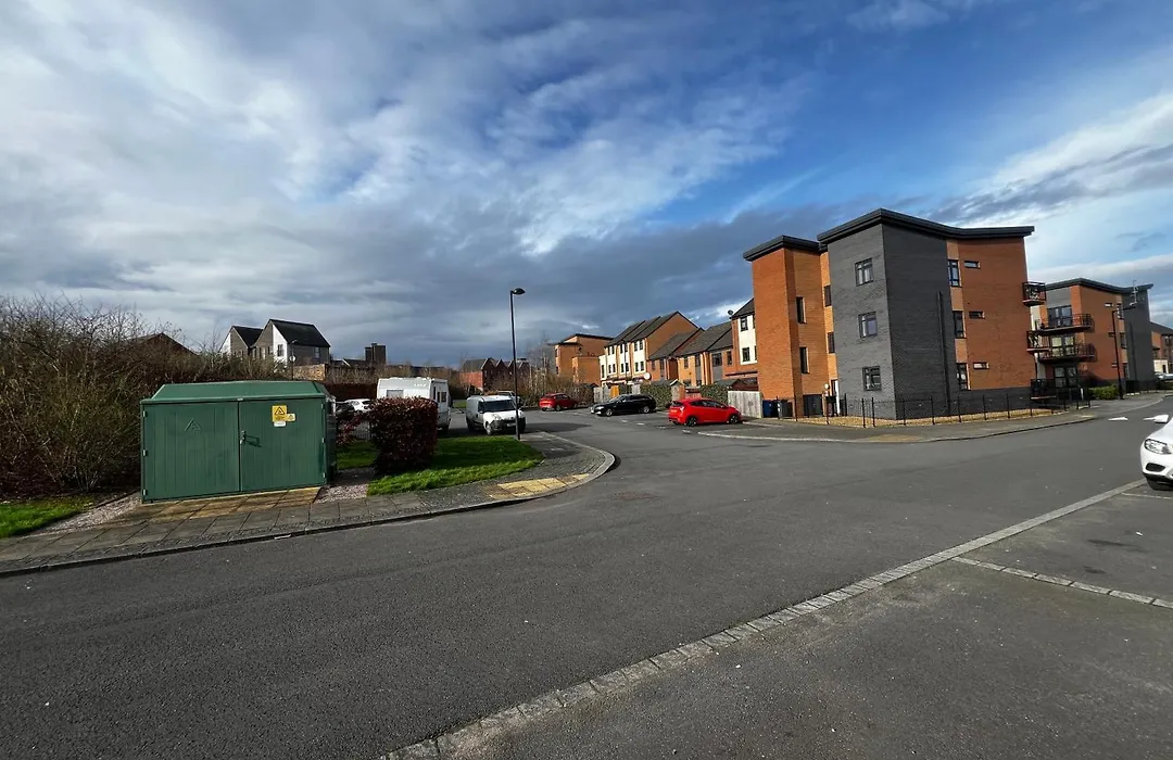 Crownford Guesthouse - Close To Hanley Centre And University-1