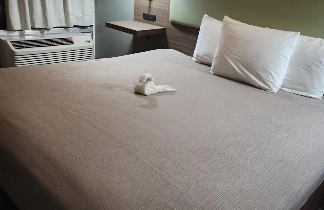 Econo Lodge-1