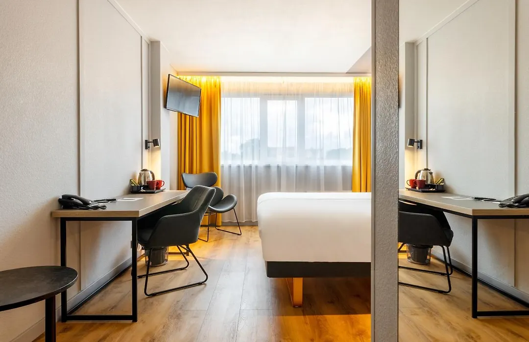 Metropol Hotel-1