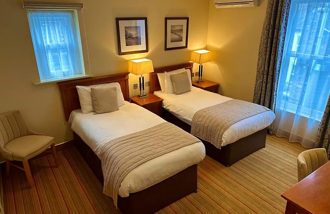 Prom Hotel-1