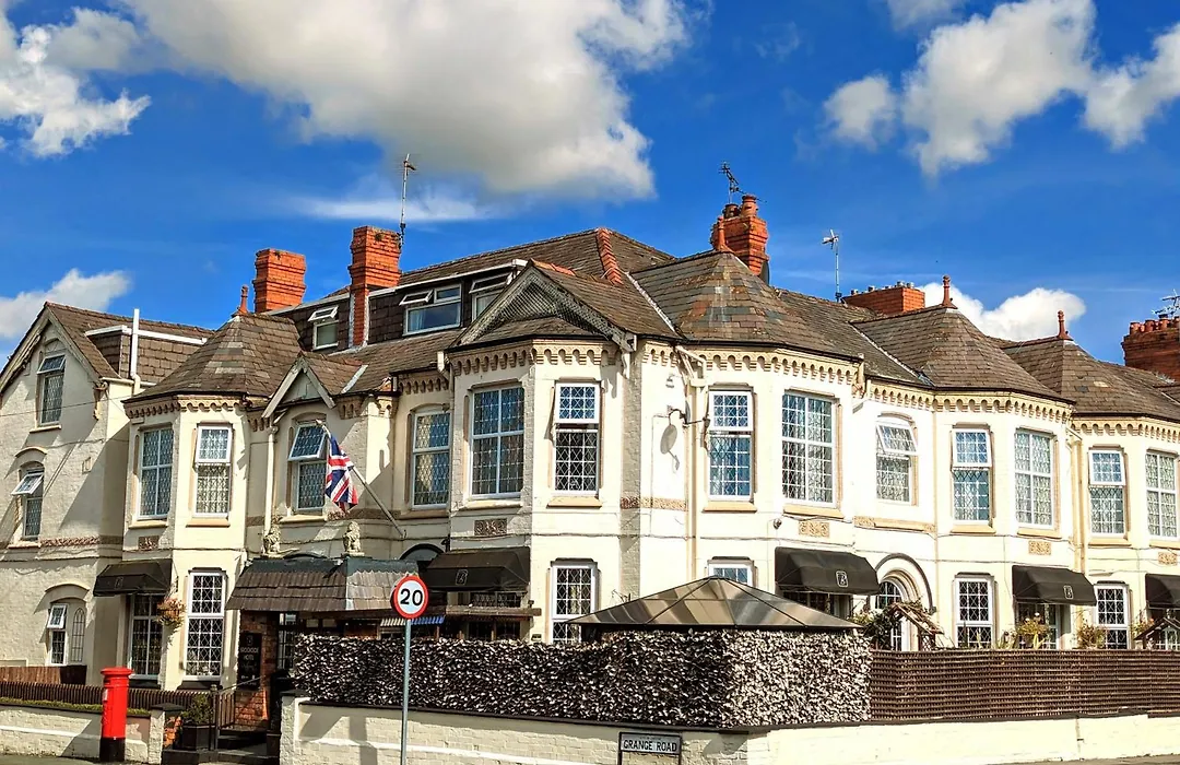 Brookside Hotel & Residents Bar , Cozy Lounge Areas & Terrace ,Suitable For Solo Travelers Couples Educational Groups Families & Contractors Welcome-1