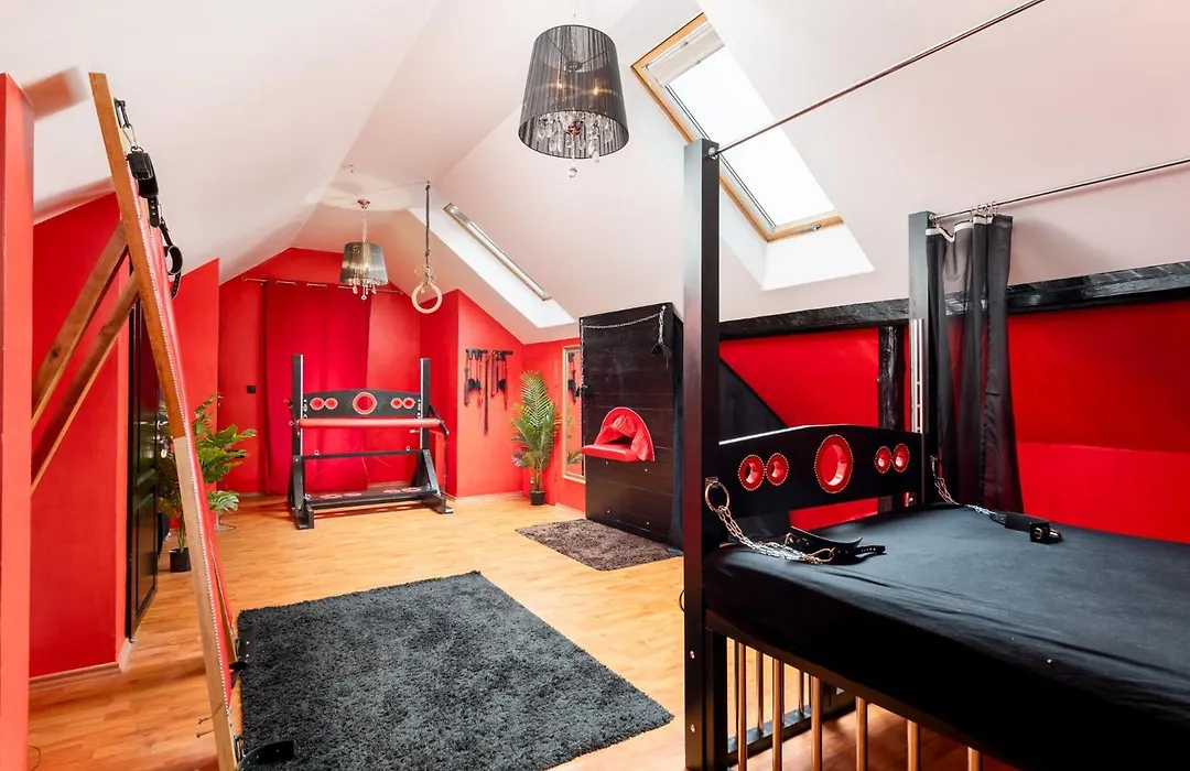 Pandora'S Loft-1