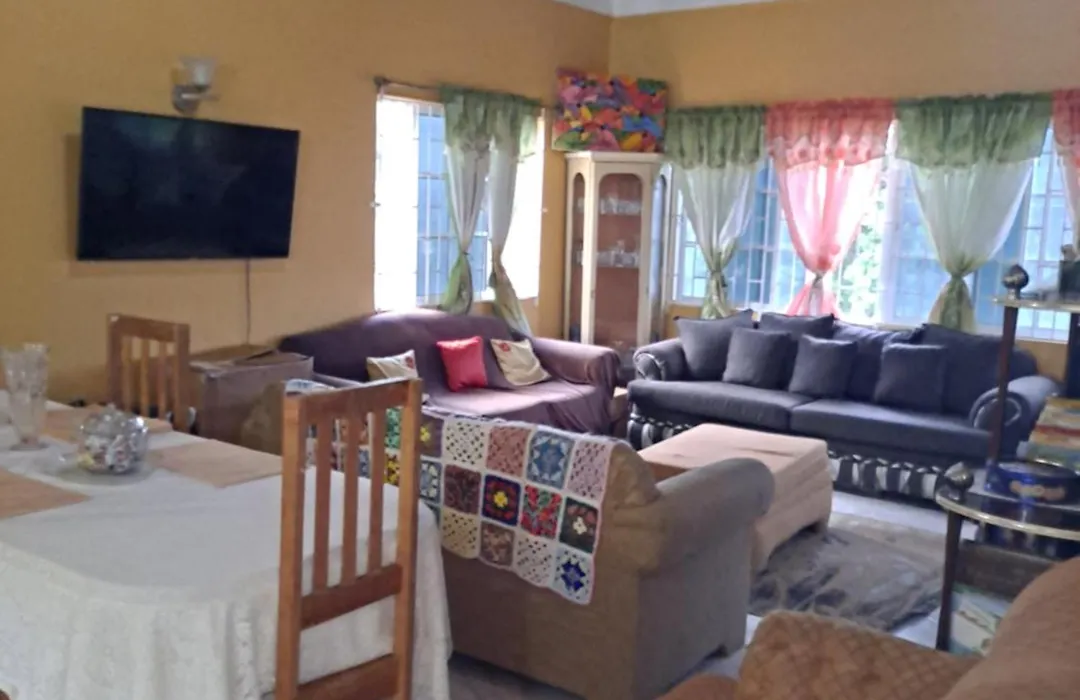 Chaudhry House Montego Bays- 2Nd Floor Apt-1