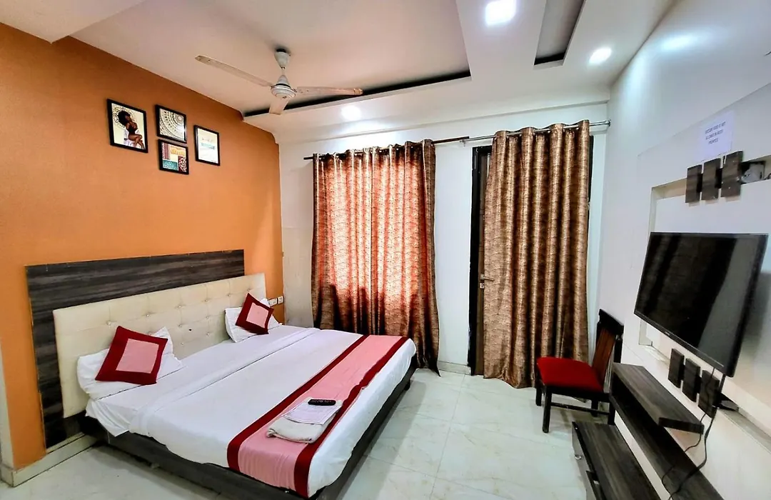 Hotel Season Grand Couple Friendly Pitampura Metro Station-1