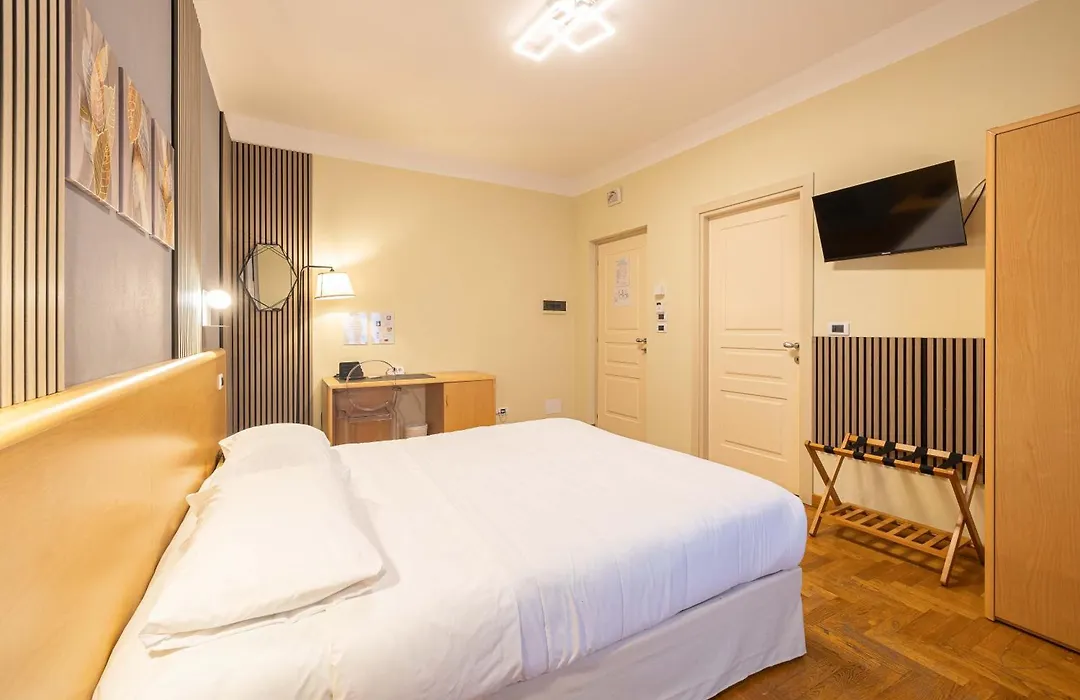 Hotel La Ferte-1
