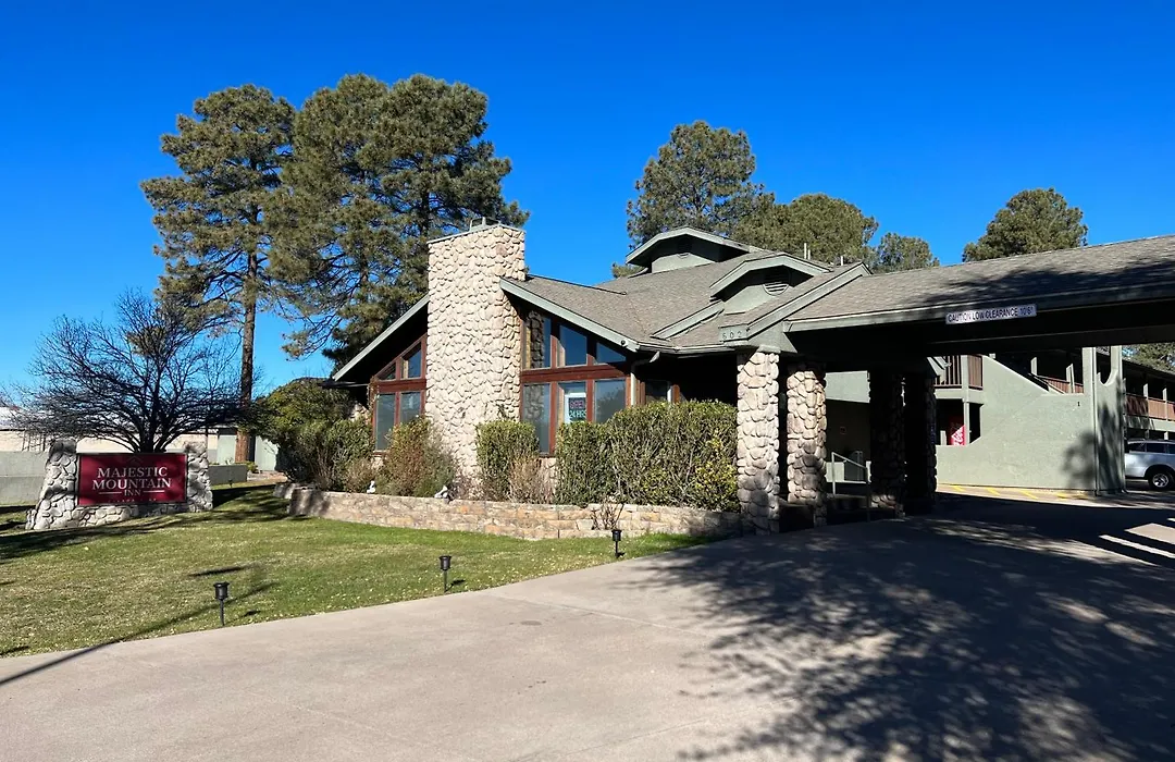 Majestic Mountain Inn-1