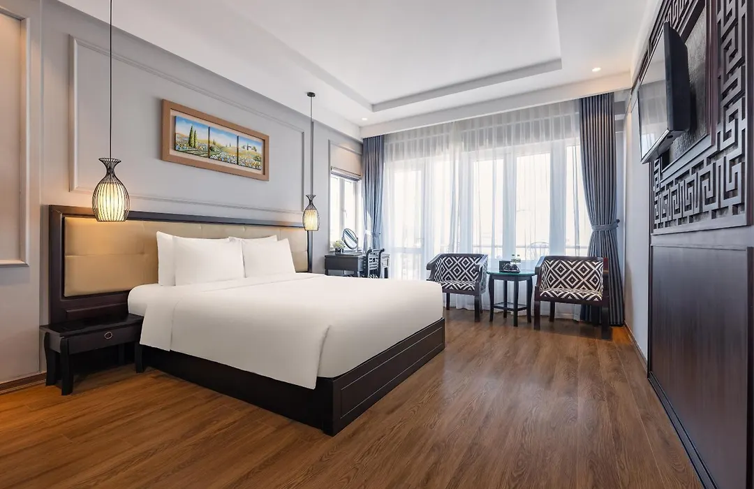 Royal Hotel-1