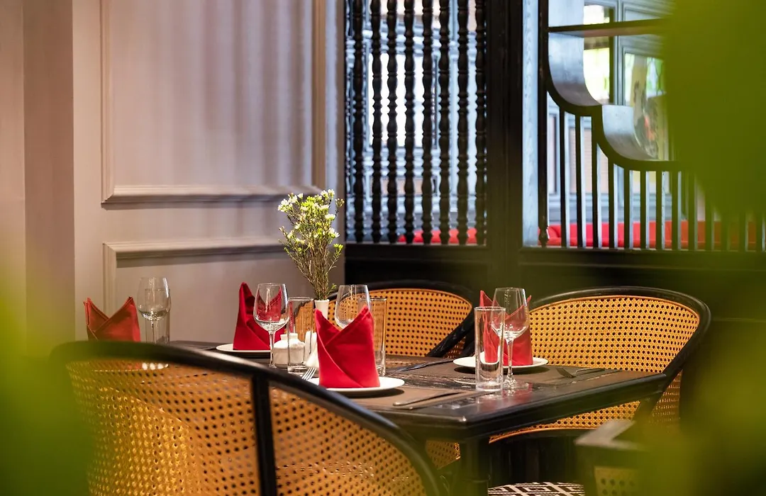 Royal Hotel-1