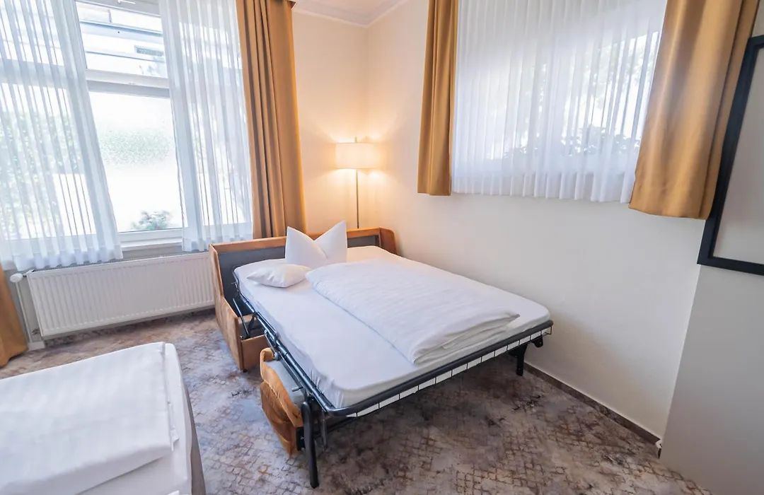 Hotel Villa Am Kurpark-1
