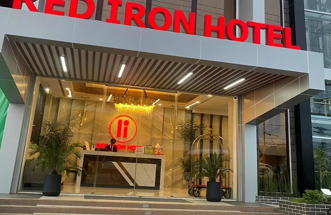 Red Iron Hotel-1