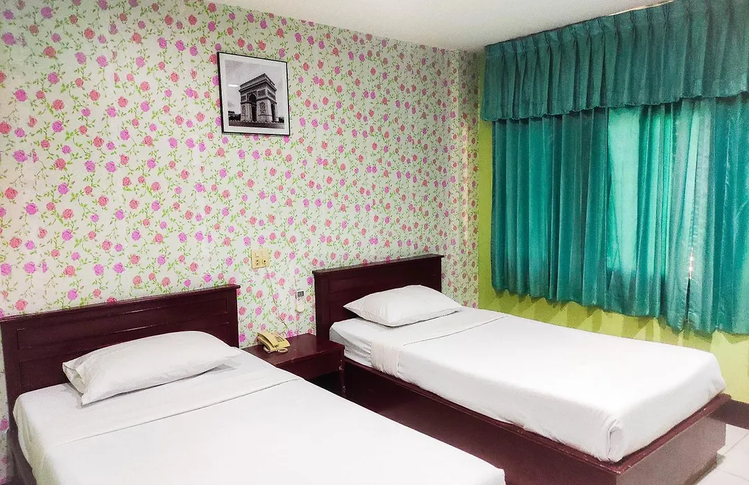 Woodlands Inn-1
