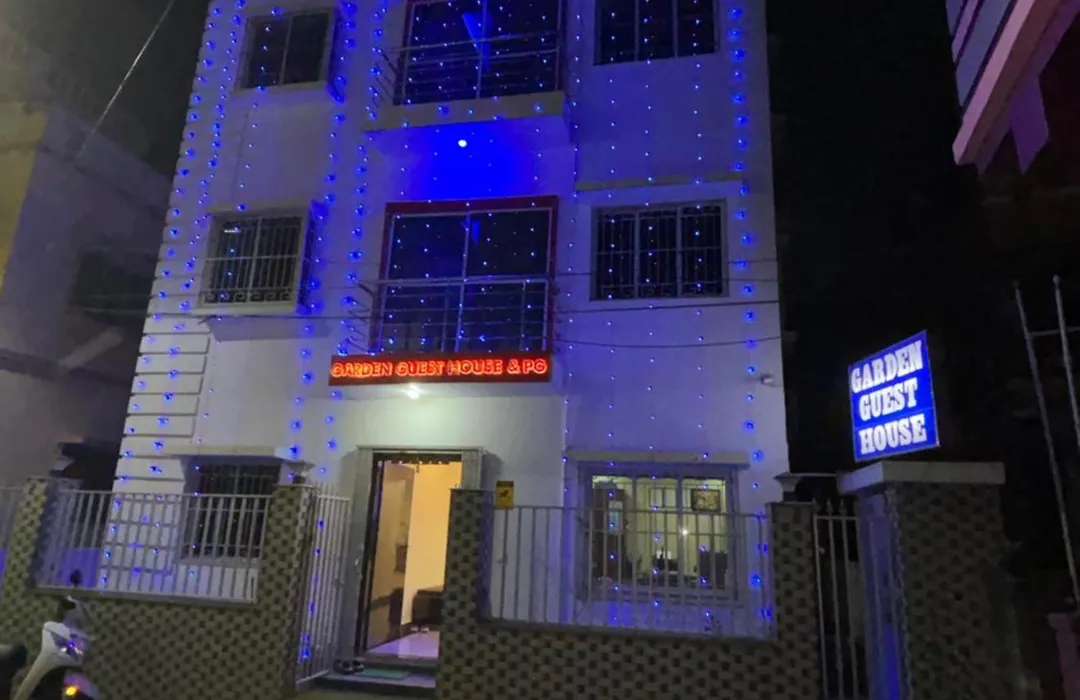 Garden Guest House 250M From Vfs Global & Rene Tower , Acropolis Mall-1