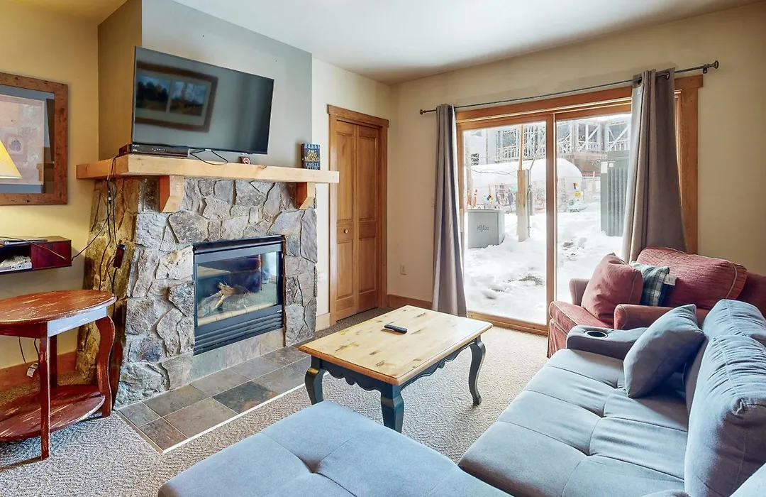 Red Hawk Lodge 2200-1