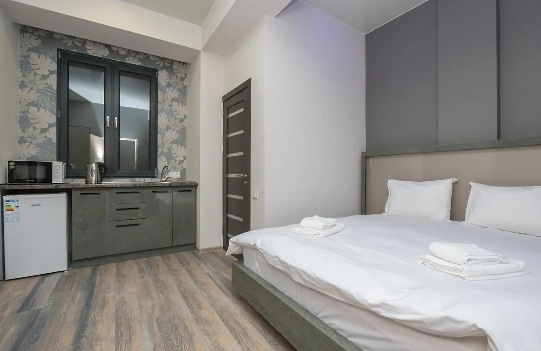Fama 12 Hotel-1