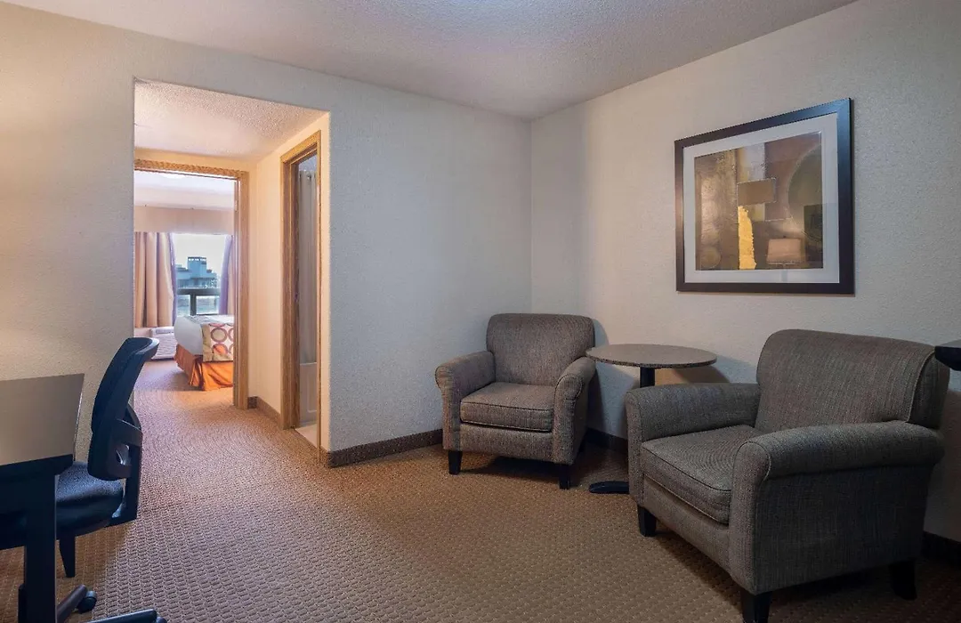 Super 8 By Wyndham Edmonton International Airport-1