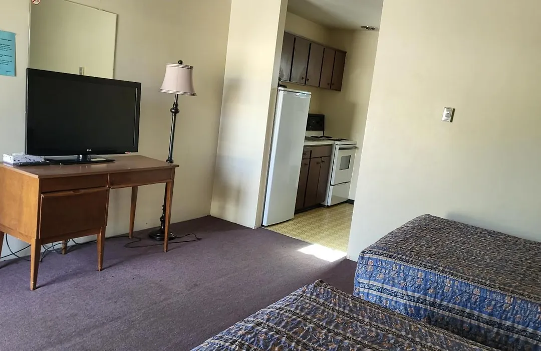 Country Squire Motor Inn-1