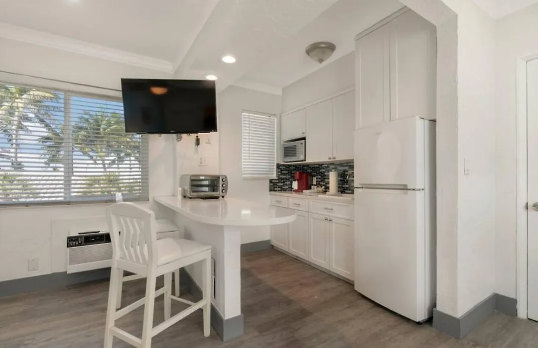 Walkabout 6 Suite On Hollywood Beach With Ocean Views-1