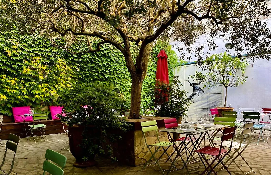 Hotel Saint Louis - Au Coeur Des Remparts-1