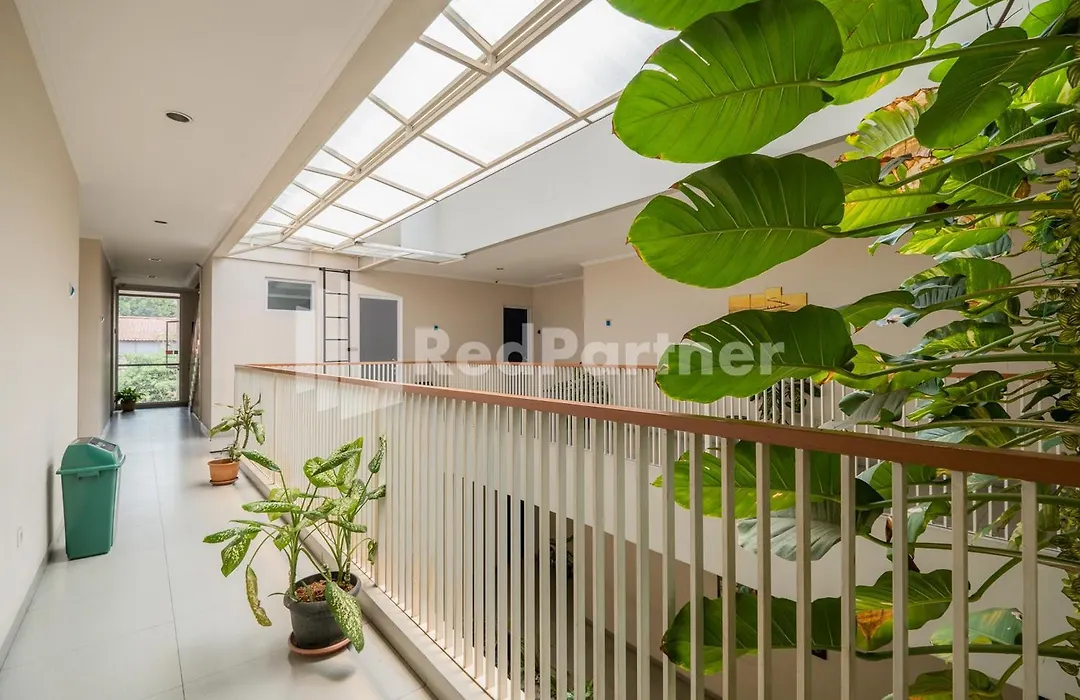 Palm Eight Mitra Reddoorz-1