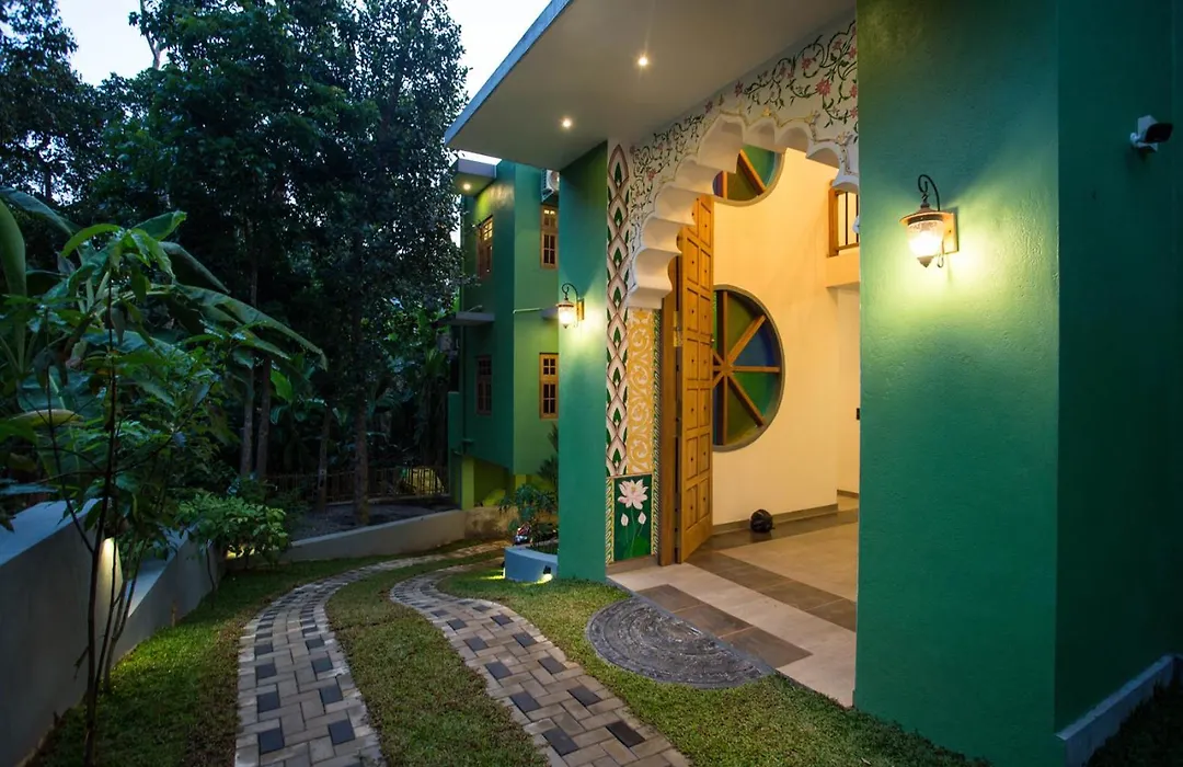 Barefoot Bungalow Hikka-1