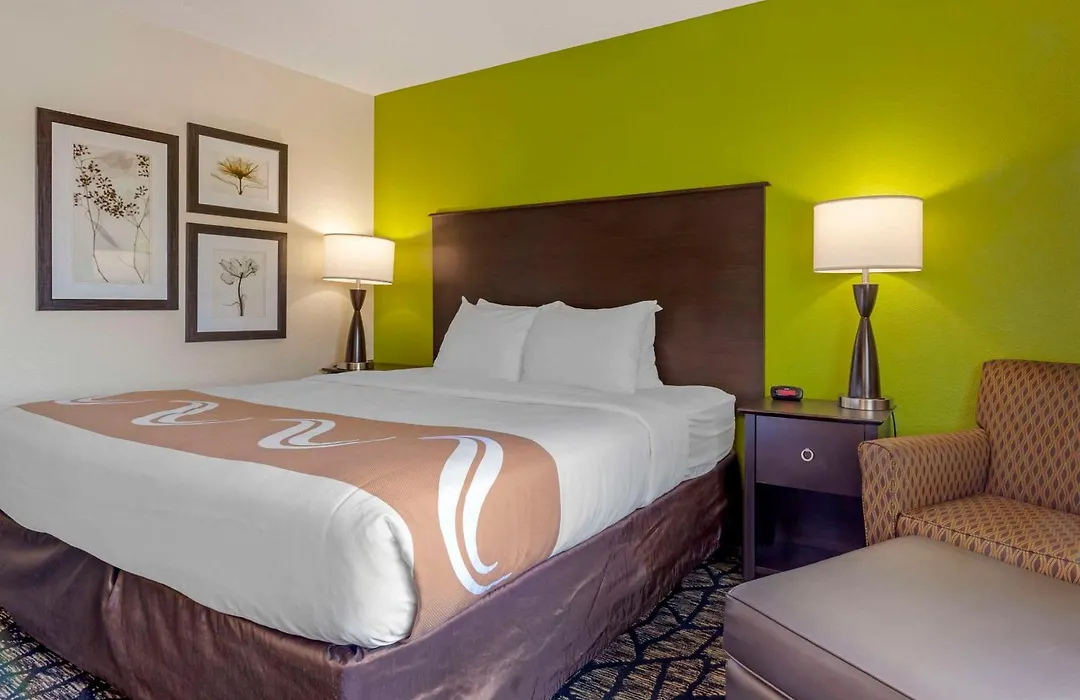 Quality Inn Oshkosh Aviation Park-1