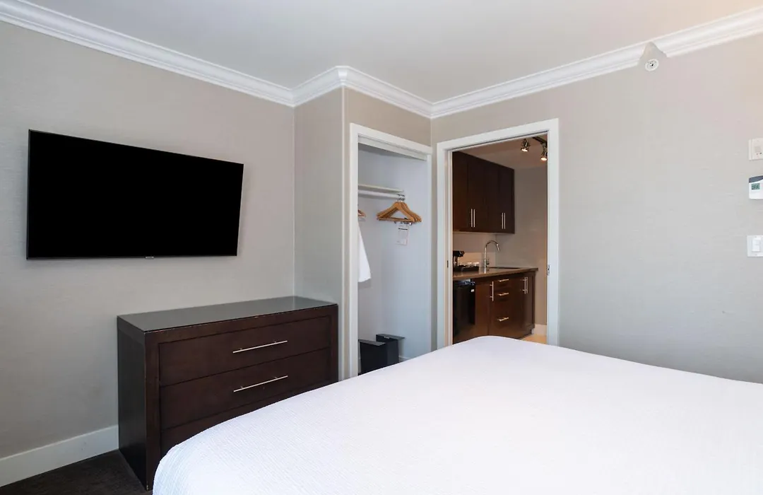 Sandman Signature Edmonton South Hotel-1