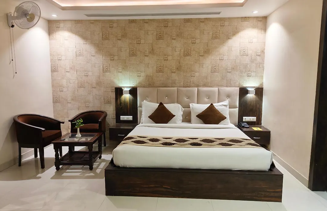 Pinnacle By Click Hotels, Lucknow-1