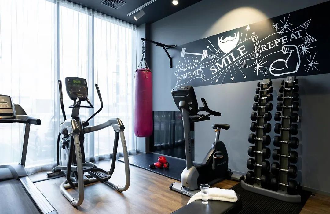 Moxy Aberdeen Airport-1