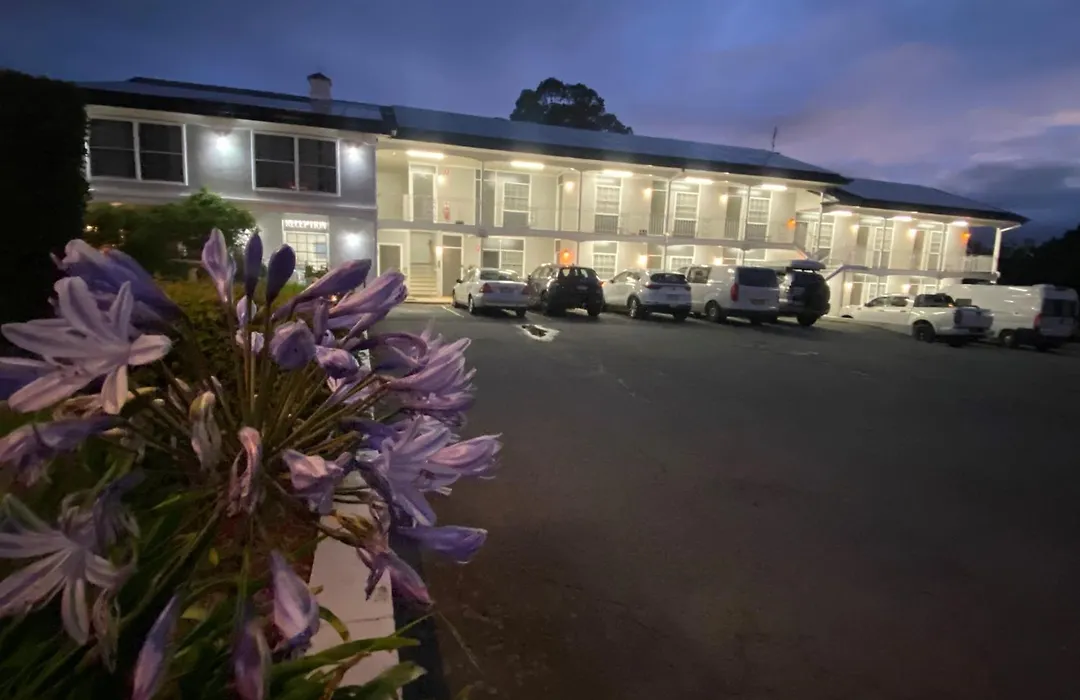 Colonial Lodge Motor Inn-1