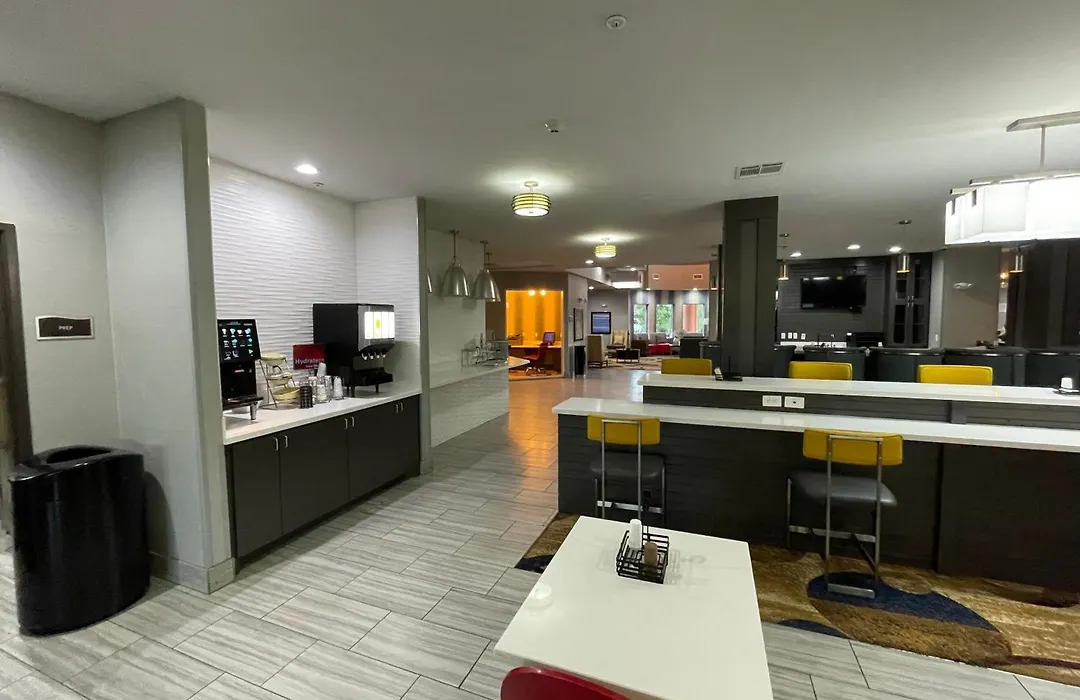 Del-Mar Airport Inn & Suites-1