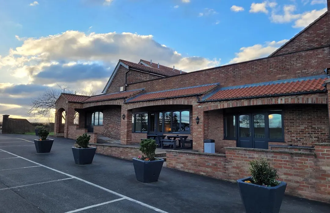 The White Horse Lodge Hotel-1