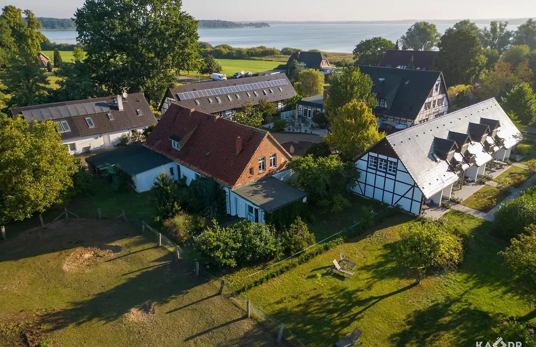 Landhotel Rosenhof Am Plauer See Garni Mit E-Lade Saeule-1