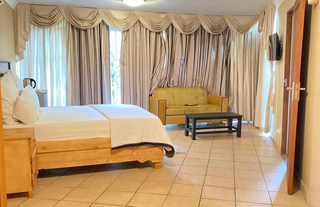 C And C Guest House/ Bed And Breakfast-1