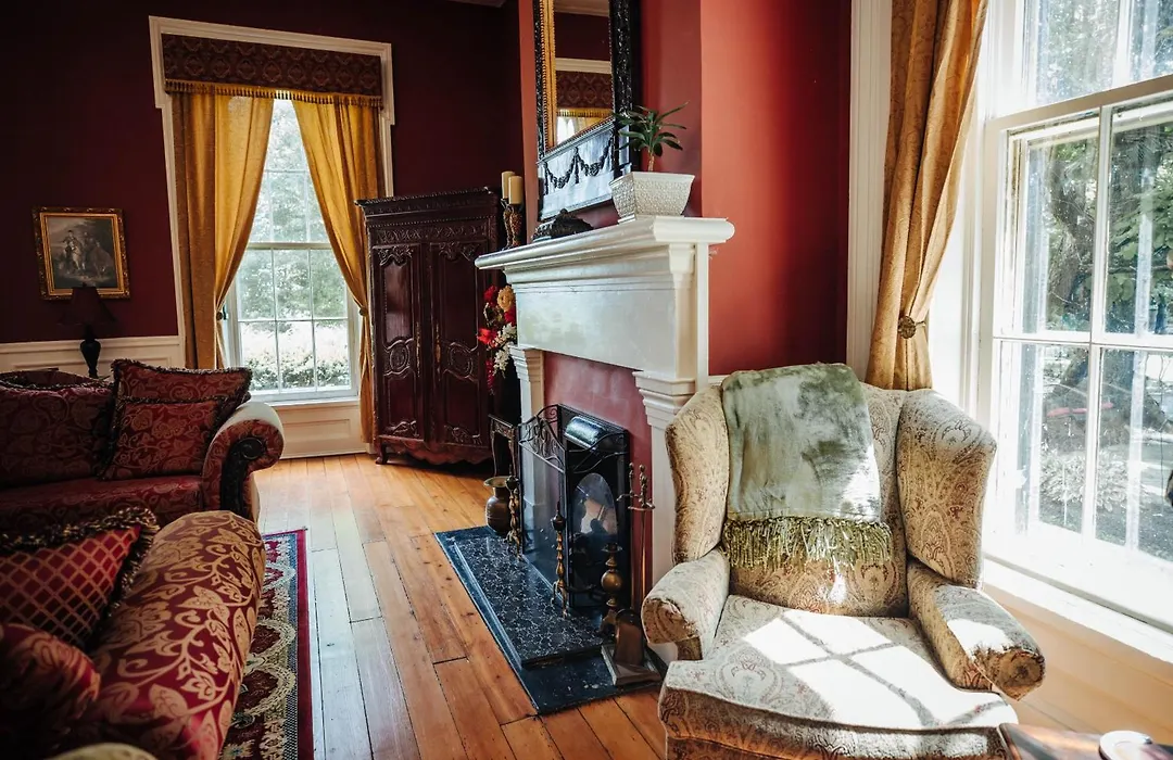 Maple Hill Manor Bed & Breakfast-1