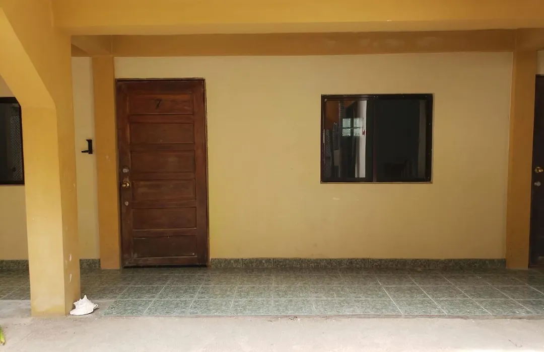 Beach Club Budget Rooms At Popeyes Caye Caulker-1