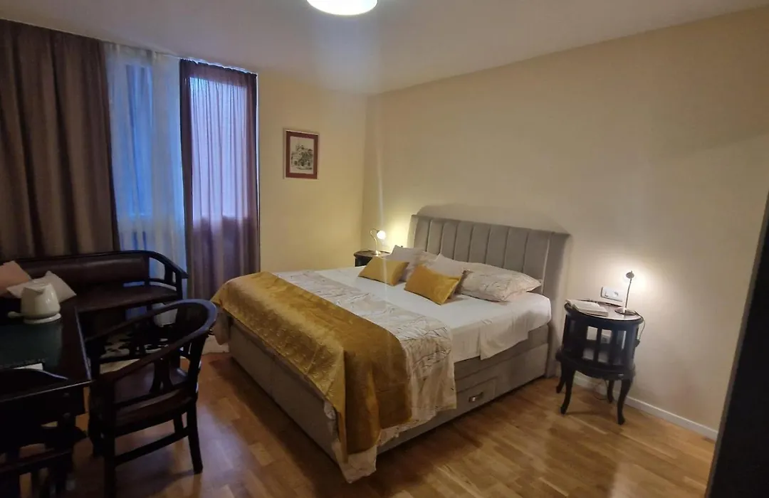La-La Rooms-1