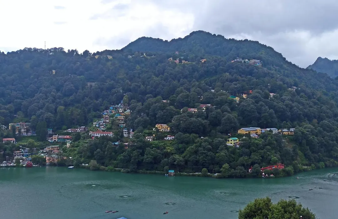 Gayatri Niwas - Luxury Private Room With Ensuit Bathroom - Lake View And Mountain View-1