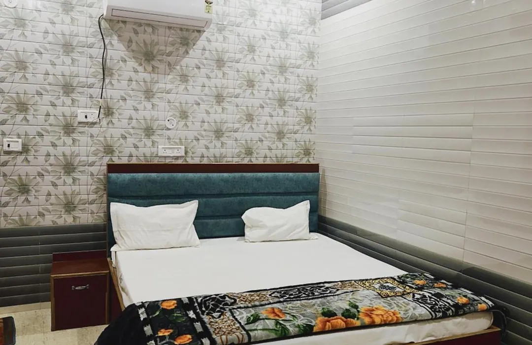 Shree Radhe Inn Near Ram Janam Bhumi-1