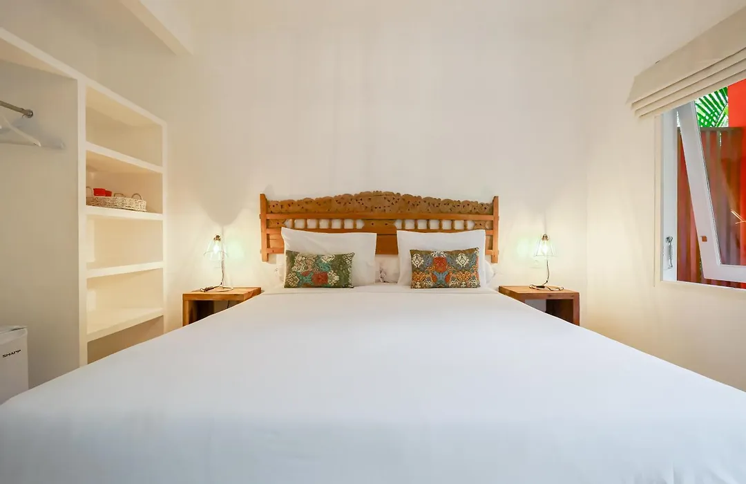 The Room Padang-Padang-1