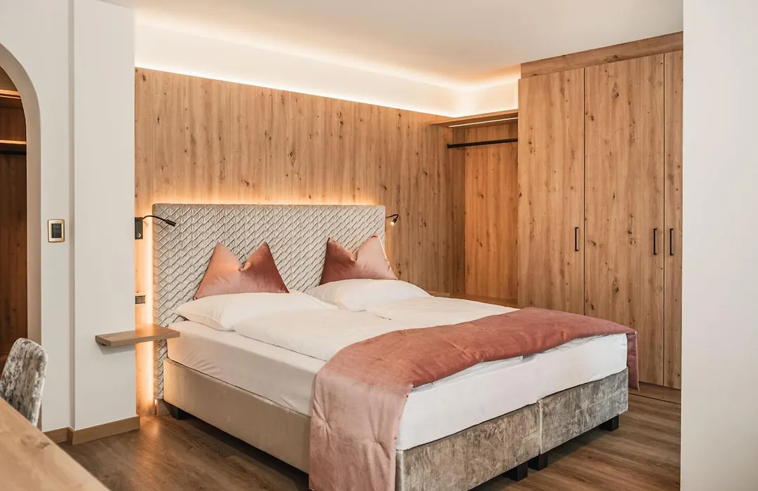Garni Hotel Miara - Your Dolomites Home-1